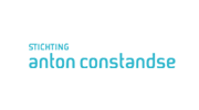Het logo van Stichting Anton Constande in blauw